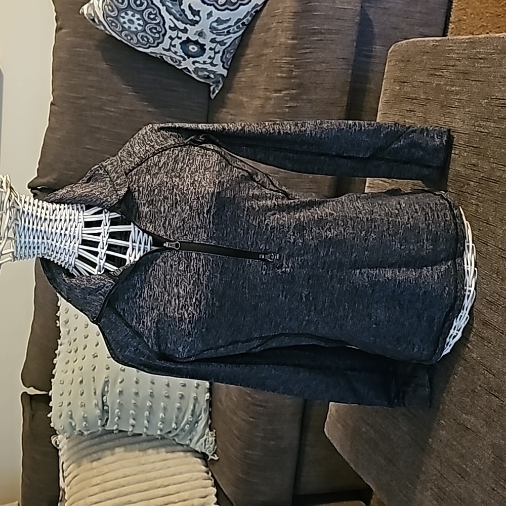 Lululemon Half Zip Long Sleeve, Size 6